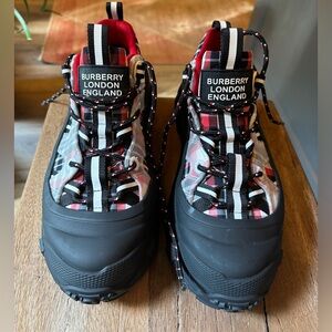 BURBERRY
Black & Red Arthur Story Sneakers In Red/blk/wht size 38 1/2